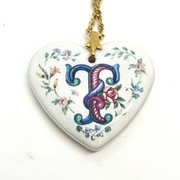 VINTAGE AVON FLORAL Monogram T Heart Pendant Necklace White Porcelain Gold Tone - Picture 7 of 14